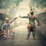 Representación teatral con los vistosos trajes tradicionales